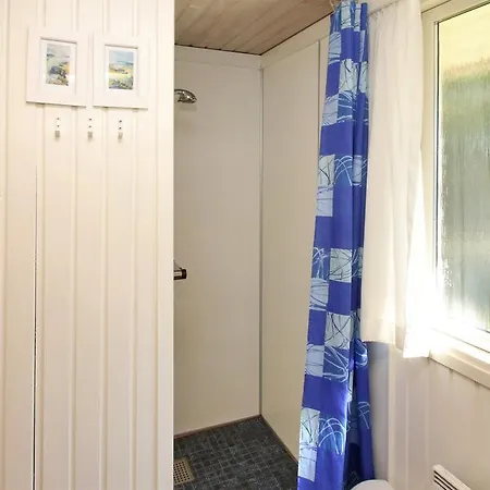 Сasa de vacaciones Three-bedroom Holiday Raevestien 06 Østerby