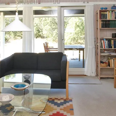 Сasa de vacaciones Three-bedroom Holiday Raevestien 06 *