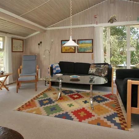 Сasa de vacaciones Three-bedroom Holiday Raevestien 06 *