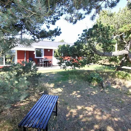 Сasa de vacaciones Three-bedroom Holiday Raevestien 06