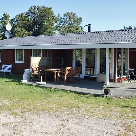 Сasa de vacaciones Three-bedroom Holiday Raevestien 06 *